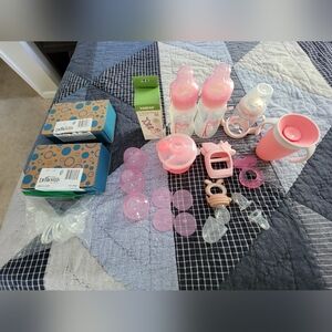 Lot of 12 baby girl feeding items! Munchkin, NUK, Hakka, and more!!